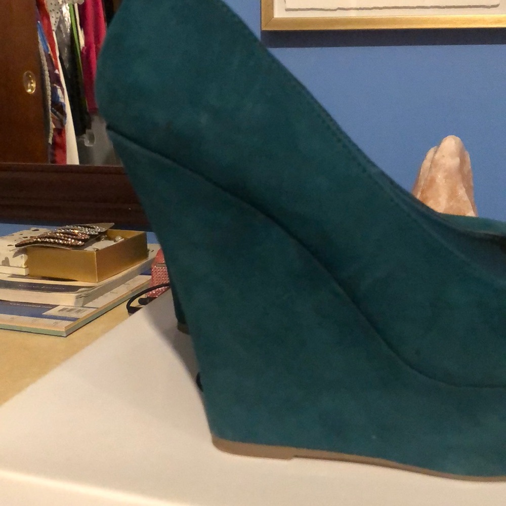Shoes - Picture 3 of 5